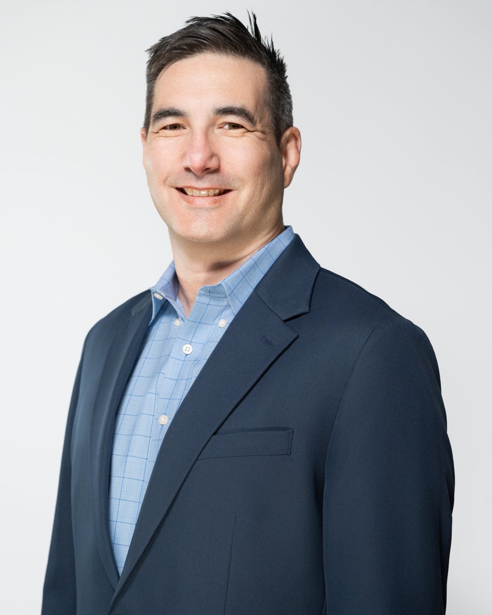 Anthony Aragues headshot